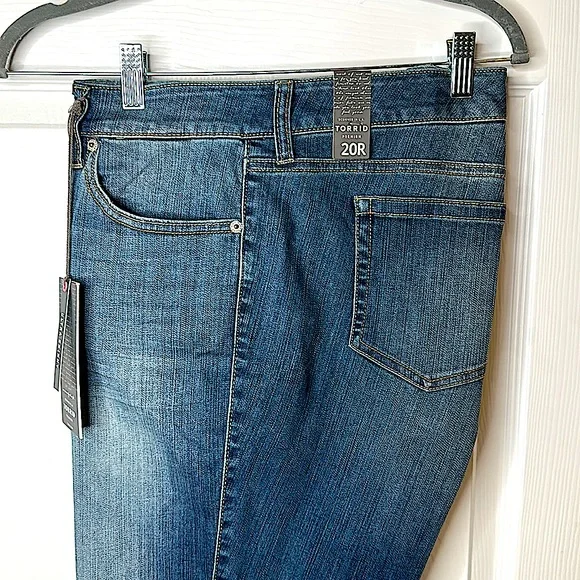 Don’t miss OUT 👀! NWT - fresh pair of skinny 👖 anyone? These are premium ultra - Picture 4 of 16